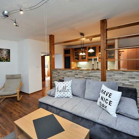 Apartman Zara Veľký Slavkov Exteriör bild