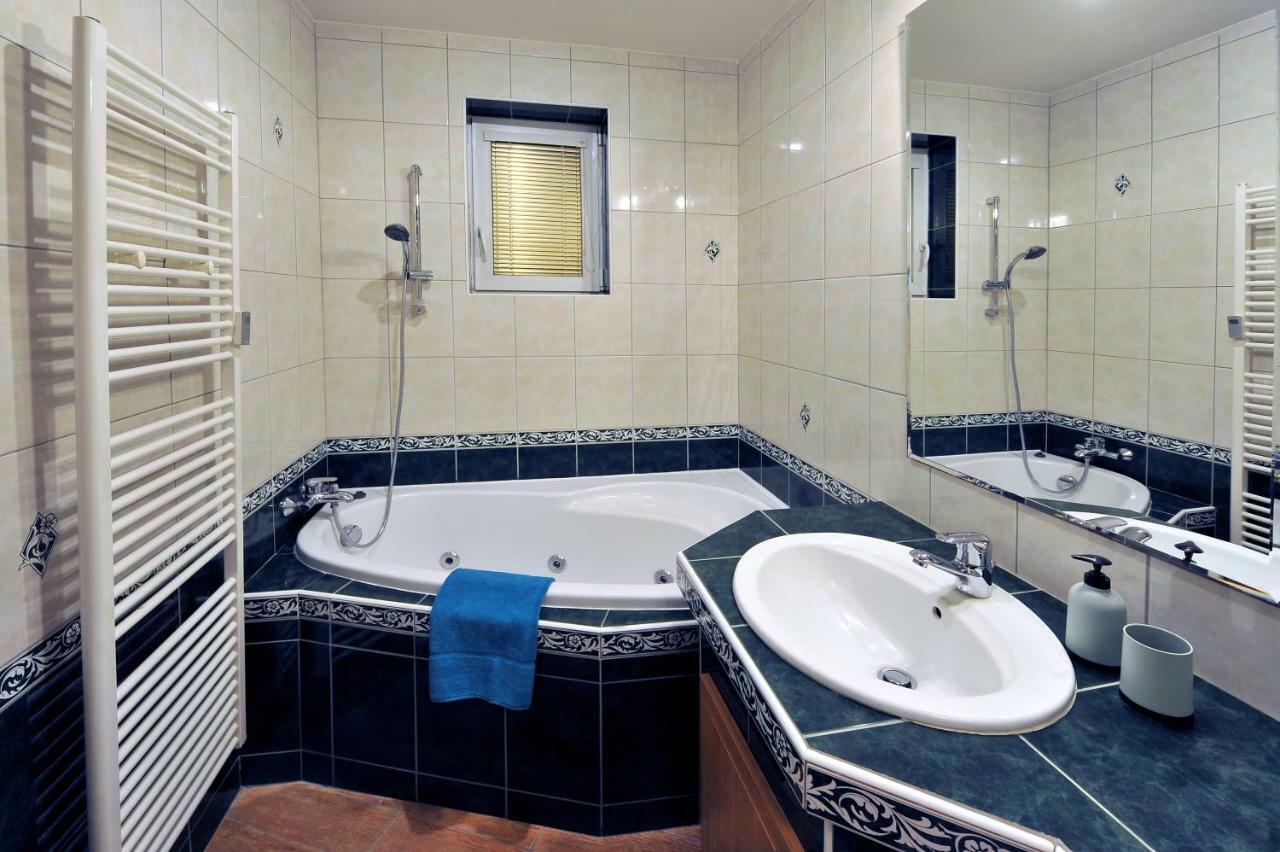 Apartman Zara Veľký Slavkov Exteriör bild