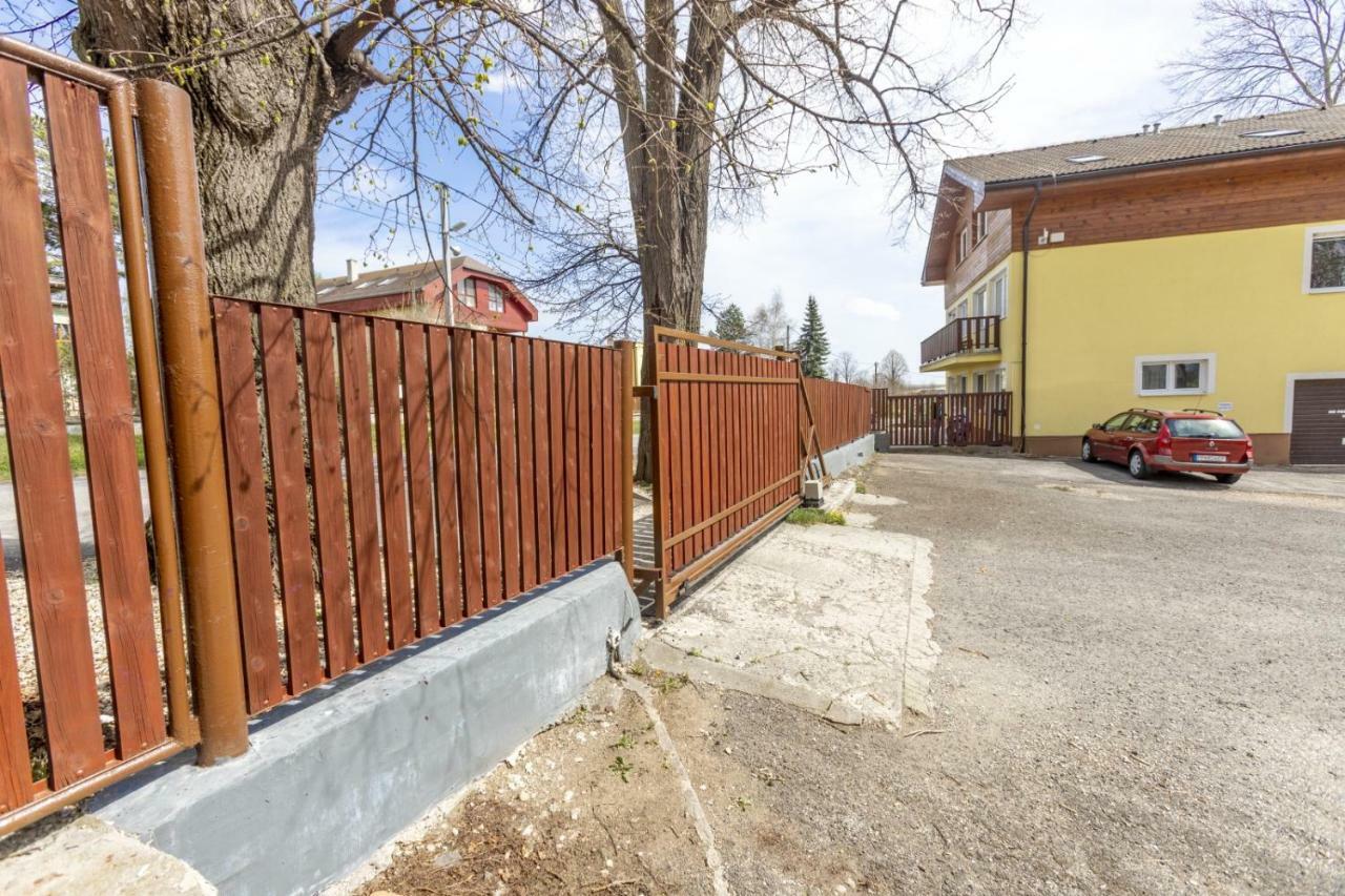 Apartman Zara Veľký Slavkov Exteriör bild