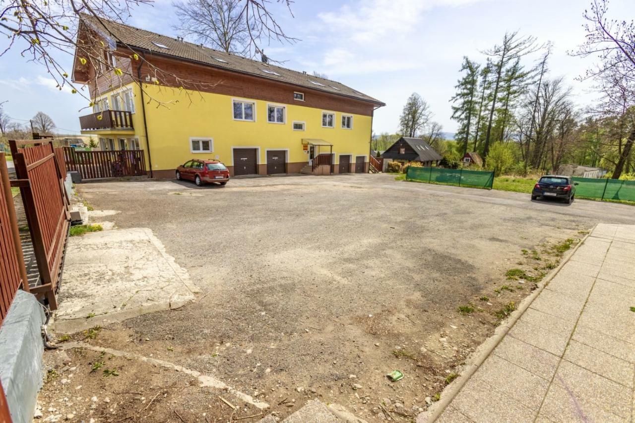 Apartman Zara Veľký Slavkov Exteriör bild